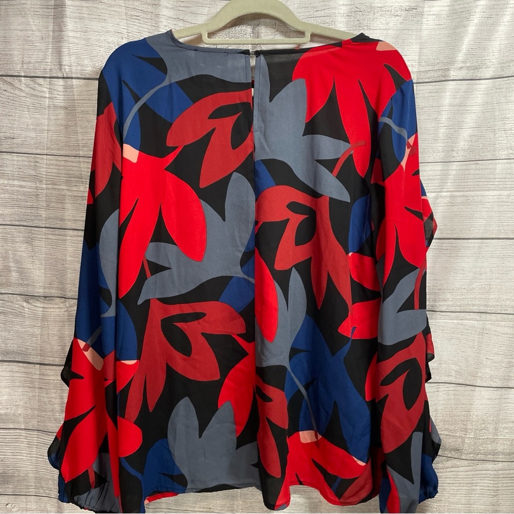 LOFT red/blue floral size large.‎ Flower ruffle sleeves - Picture 3 of 6